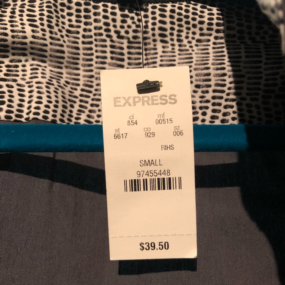 Express button down - Picture 3 of 3